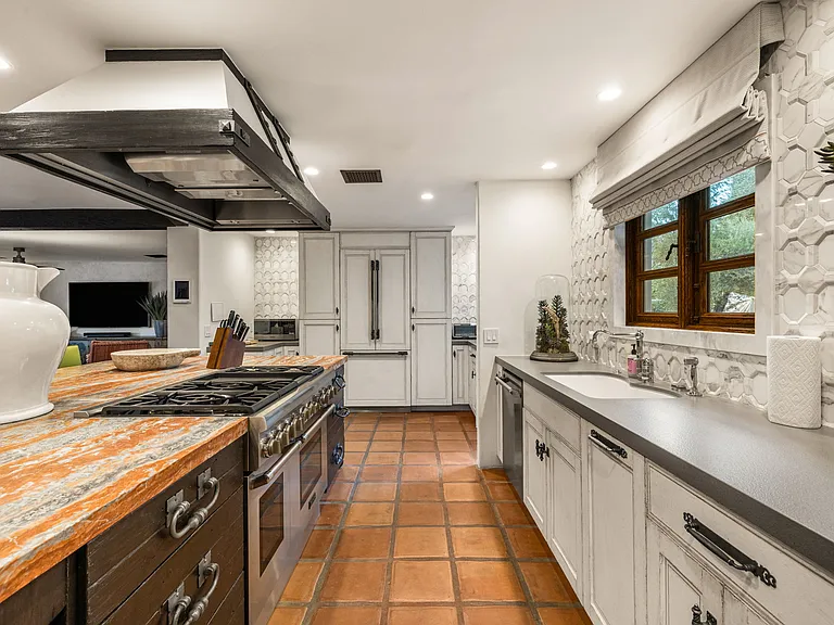 535 N Belardo Rd — Photo 6
