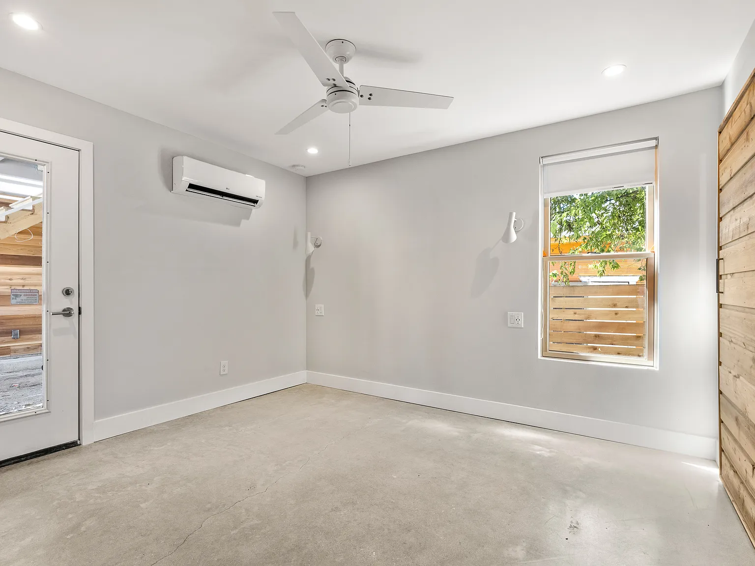 6 bed, 2206 sqft, $800 — Photo 2
