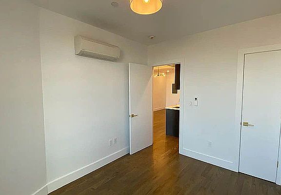 5th image of 424 Gates Ave #1F