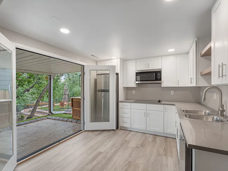 4875 Garden Trl — Photo 3