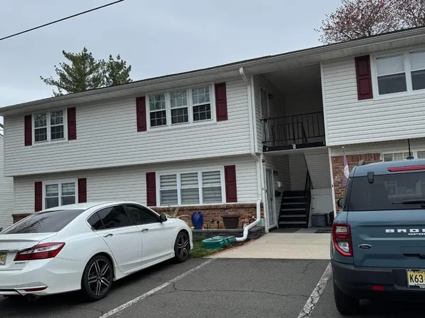 5 Pennsylvania Dr, Old Bridge, NJ 08857