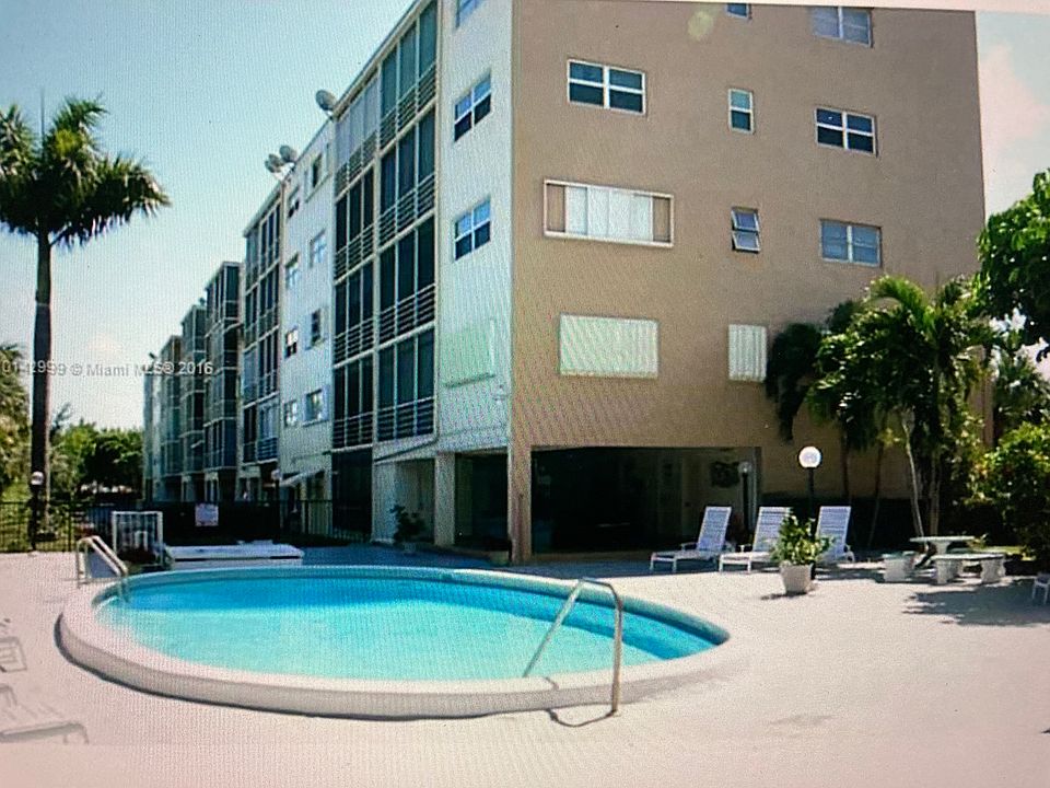 1st image of 200 NE 14th Ave APT 222