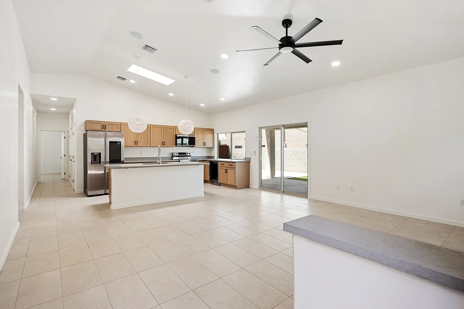 8 bed, 3200 sqft, $7,800 — Photo 1