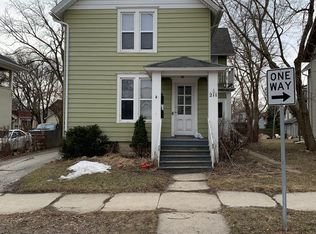 211 E Park Ave, Waukesha, WI 53186