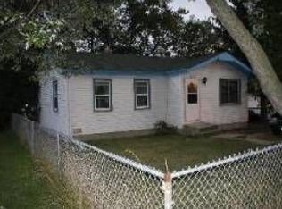 15 E Rollins Rd, Round Lake Beach, IL 60073