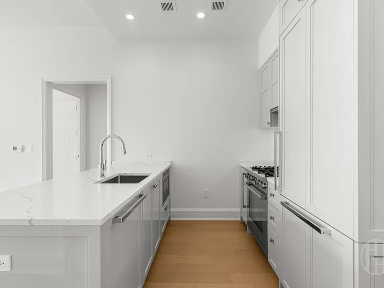 100 Claremont Ave #23C — Photo 6