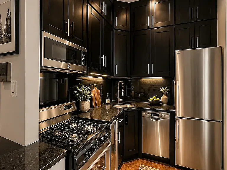 566 Hudson St #AA — Photo 5