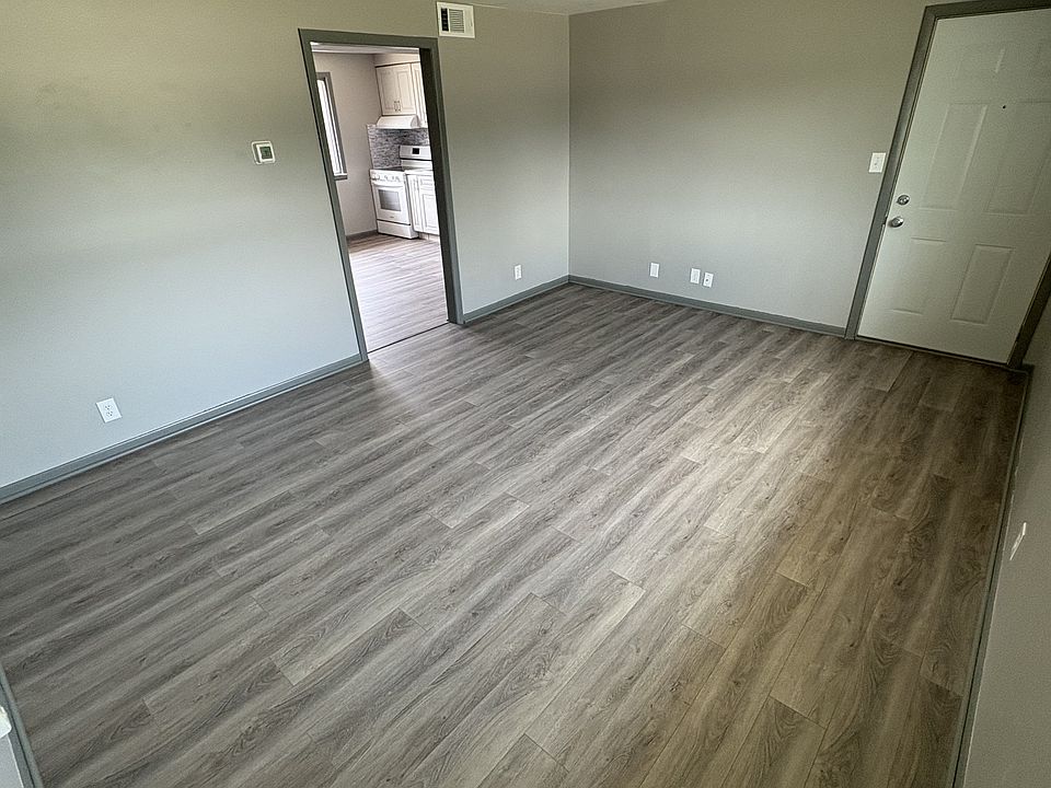 Living Room/Entry