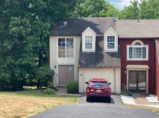 2 Monmouth Dr, Cranberry Township, PA