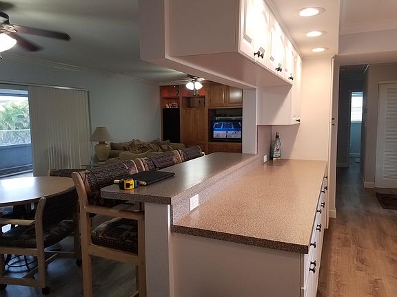 3rd image of 28 Ridgewood Cir