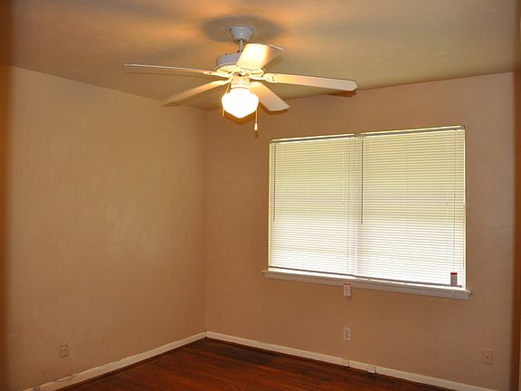 2nd image of 507 Cynisca St #507