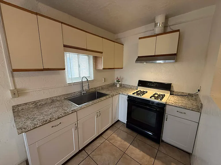 204 E Palmdale St — Photo 9