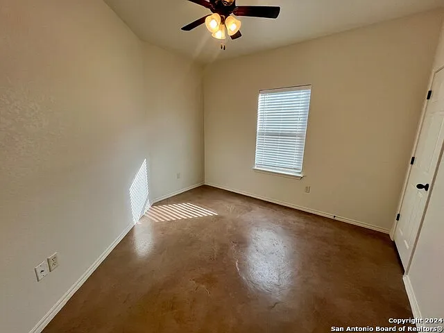 174 Joanne Cv — Photo 10