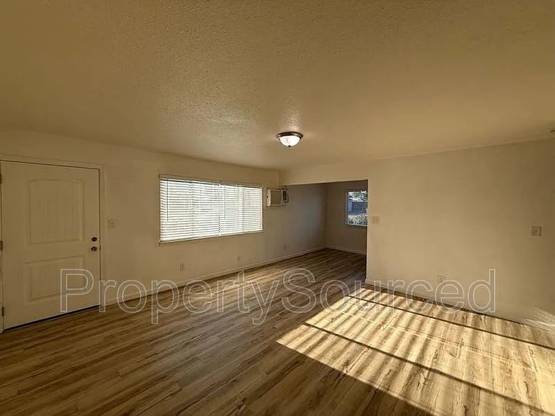 2 bed, 1.0 bath, 800 sqft, $1,695 — Photo 4