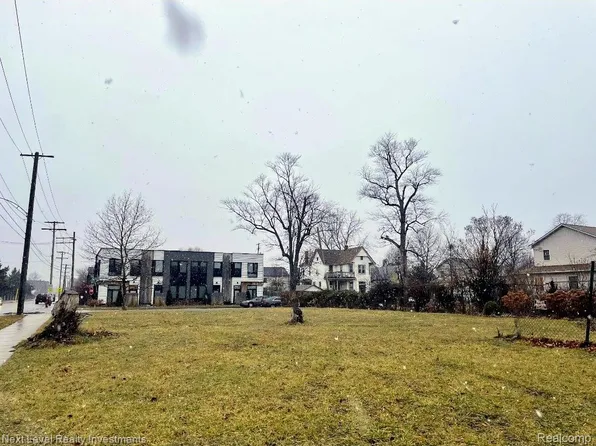 7719 E Lafayette St, Detroit, MI 48214