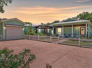 53 Old Cottage Beach Dr, Rockport, TX 78382