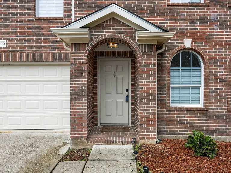 4500 Upland Circle Dr — Photo 2
