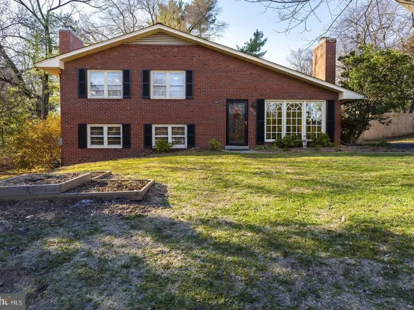 9016 Weir St, Manassas, VA 20110