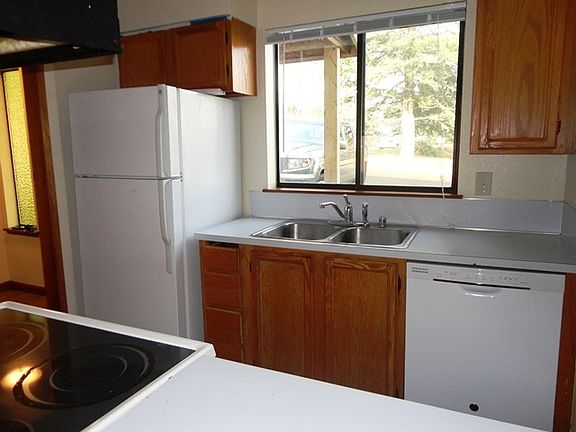 5th image of 15731 Admiralty Way APT D