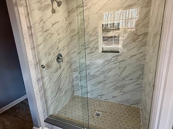 4th image of 90 Hickory Ln