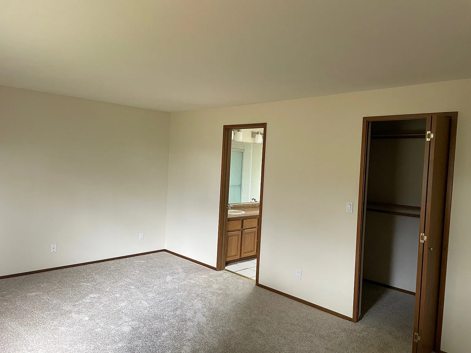 3 bed, 2.5 bath, 1570 sqft, $3,750 — Photo 4