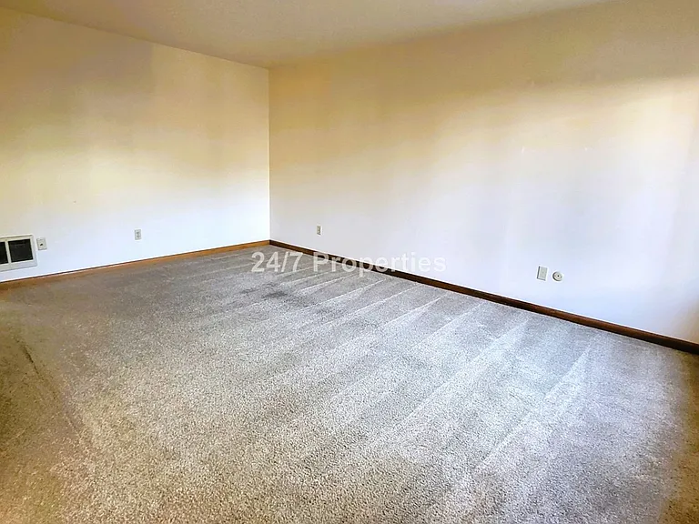3415 SW 11th Ave #4 — Photo 4