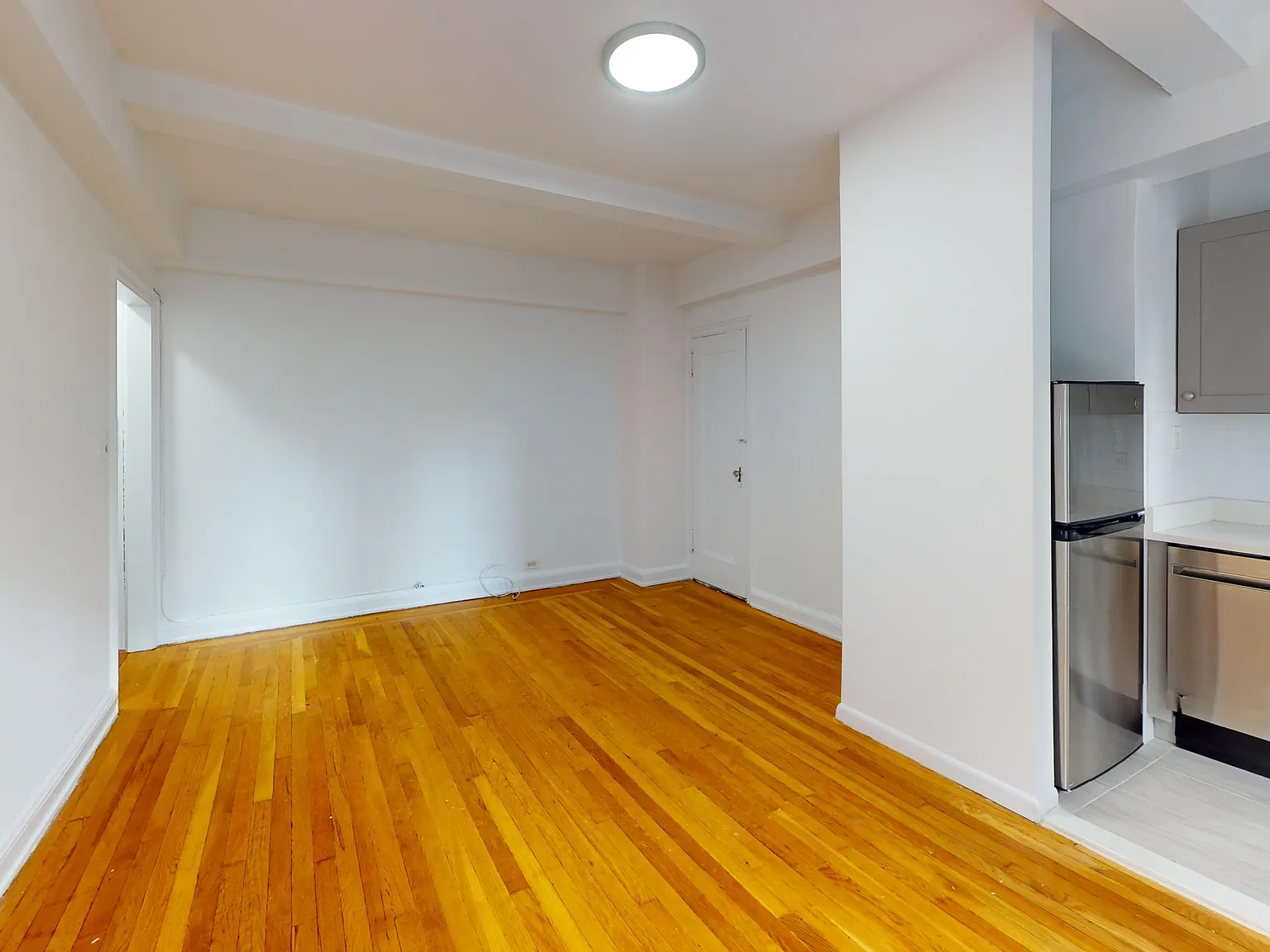 301 East 38th Street — Photo 4
