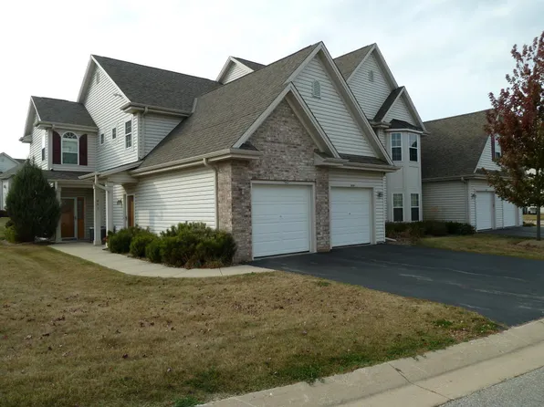 455 Cedar Ct, Slinger, WI 53086