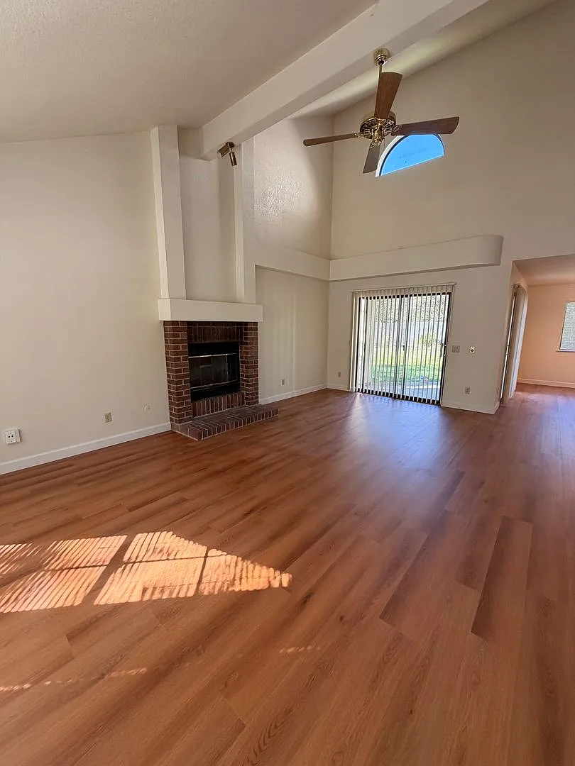 3 Bedroom 2.5 Bathroom Home in Desirable Folsom — Photo 2