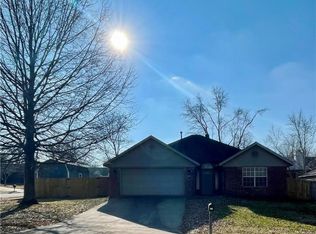 929 S Parkwood Dr, Fayetteville, AR 72701