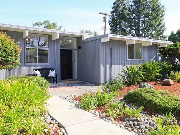 3rd image of 950 Elsinore Dr