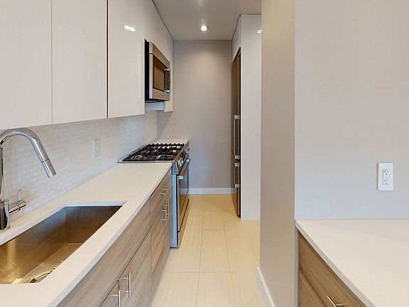 2nd image of 40 Harrison St #4026E