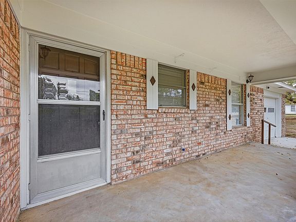 4th image of 400 Murdock St