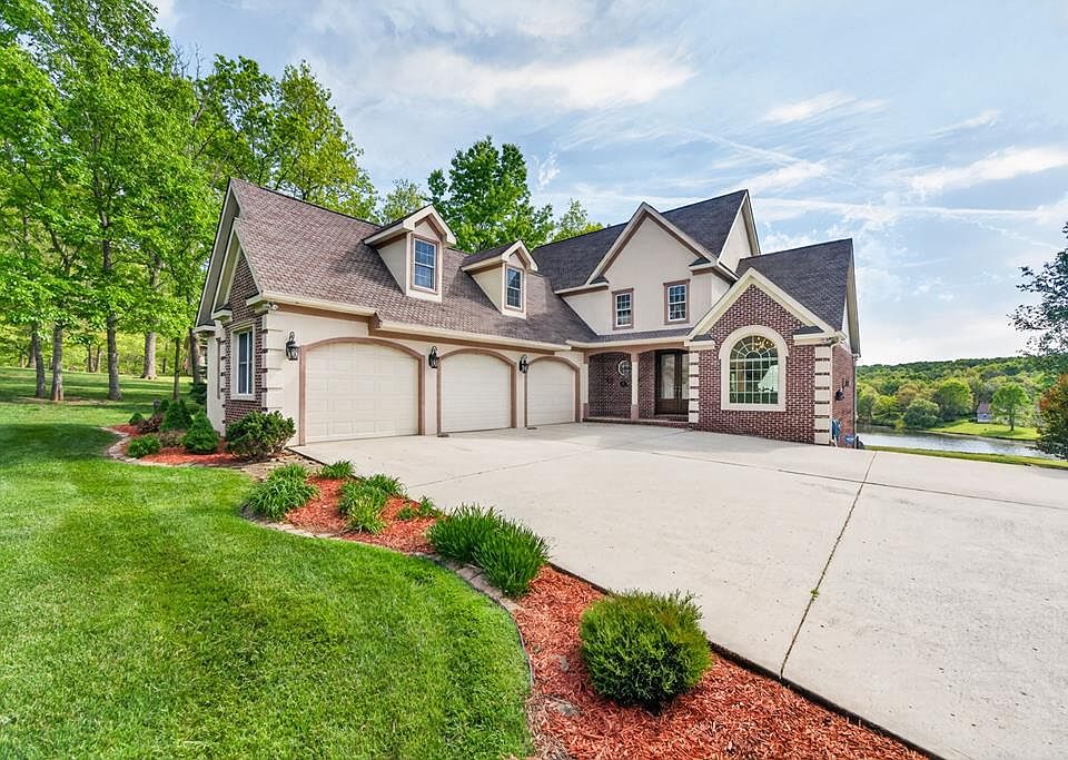 1st image of 321 Magnolia Ln