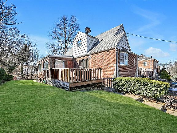 2nd image of 18432 Cambridge Rd