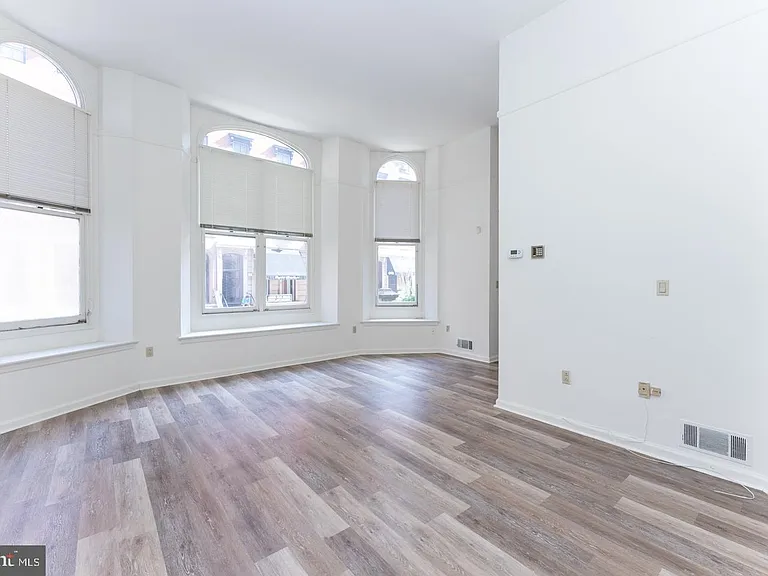 2020 Walnut St #2032 — Photo 2