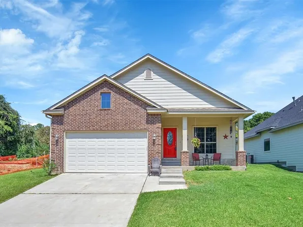 5051 Pleasure Lake Dr, Willis, TX 77318