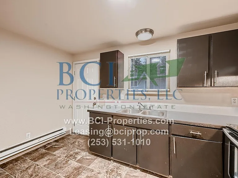 1122 Neil St NE — Photo 13