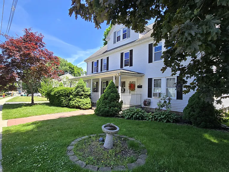 40 Maple St — Photo 20