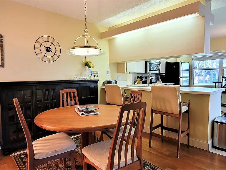 1909 Hartford Ct — Photo 4