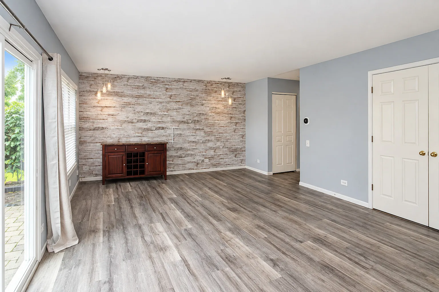 3 bed, 2.5 bath, 1473 sqft, $2,500 — Photo 2