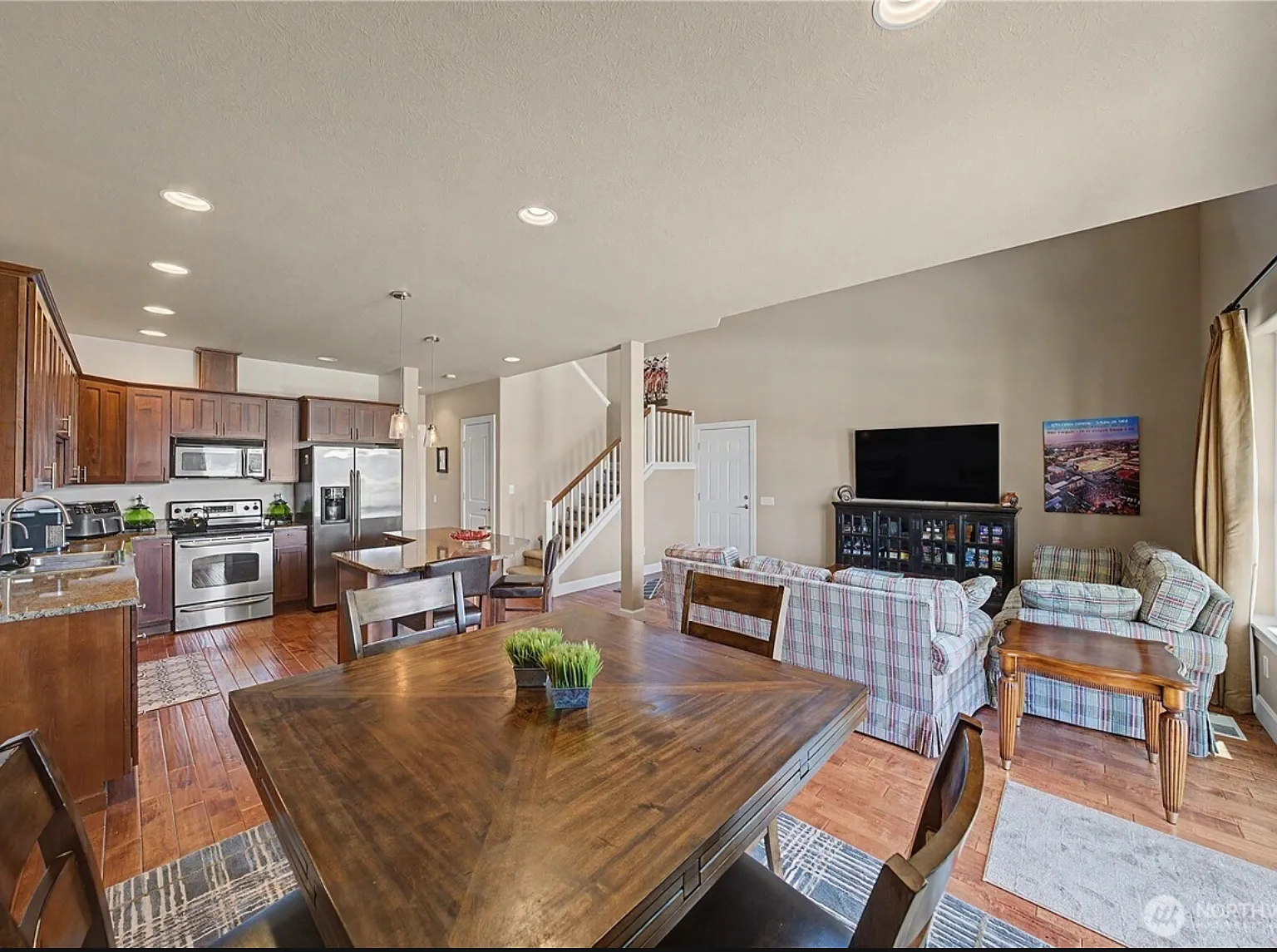 3 bed, 1637 sqft, $2,800 — Photo 4