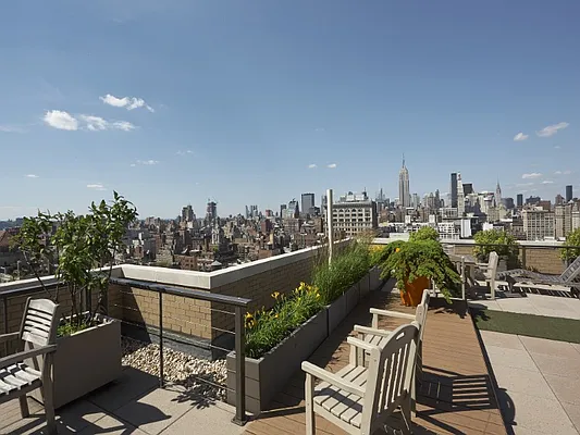 Sold by Sotheby's International Realty | media 35