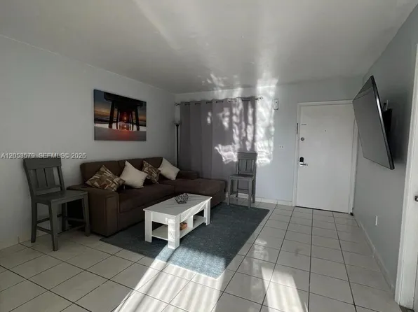 8615 NW 8th St APT 414, Miami, FL 33126