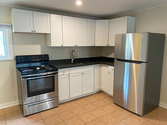 5th image of 18 Imperial St #110