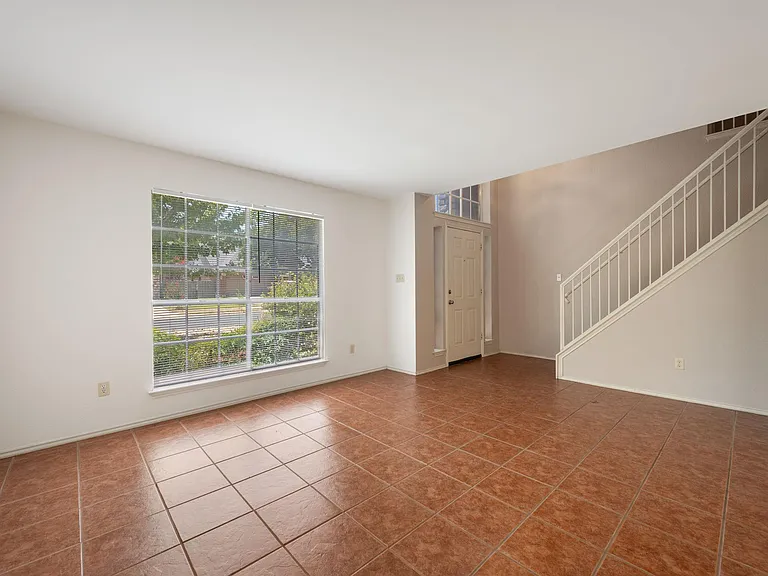 1901 Lobelia Dr — Photo 5