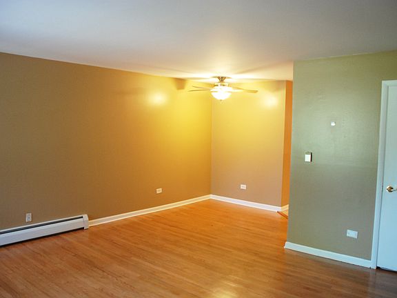 3rd image of 1115 Holiday Ln APT 5
