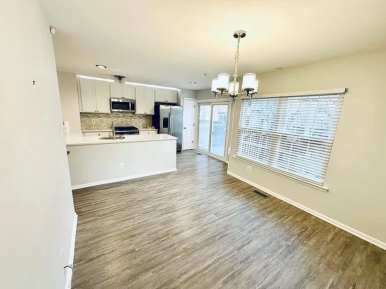 20200 Brookview Sq — Photo 5