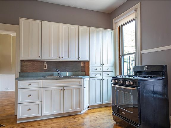 3rd image of 1811 W 52nd St
