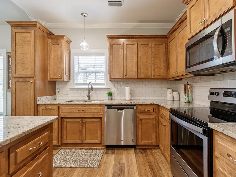 4051 Gramercy Dr — Photo 7